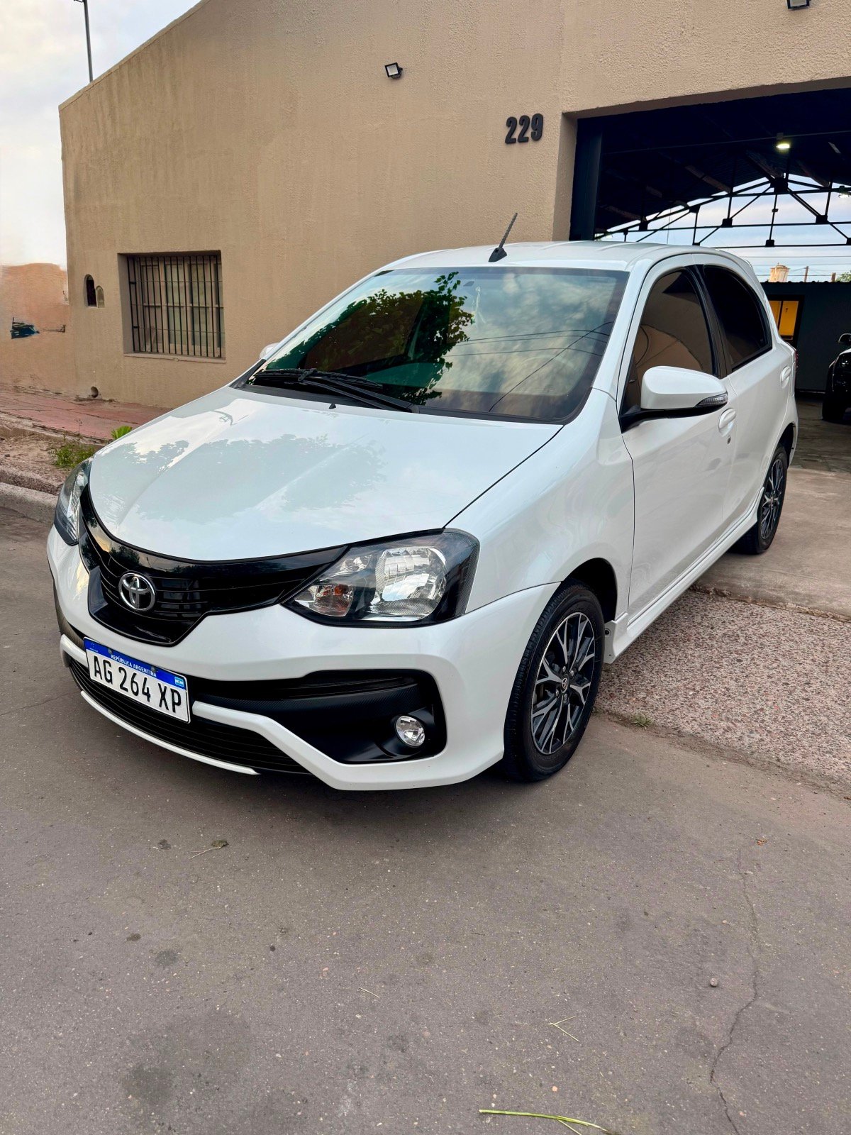 Toyota Etios 1.5 5ptas XLS 6MT (L18)