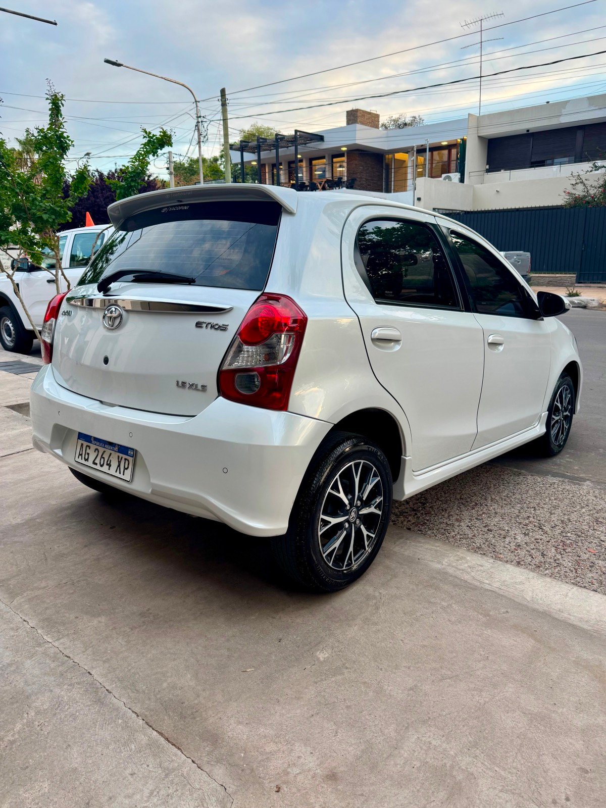 Toyota Etios 1.5 5ptas XLS 6MT (L18) foto 4