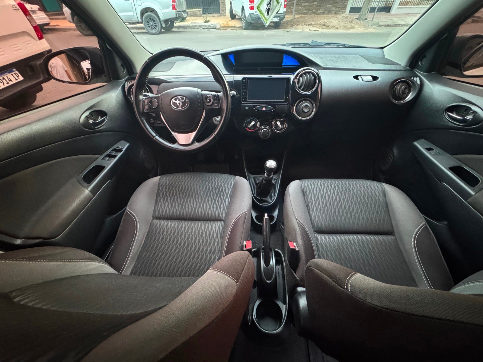 Toyota Etios 1.5 5ptas XLS 6MT (L18) foto 7